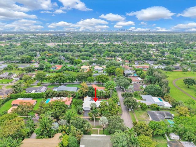 600 Petunia Dr, Plantation, FL 33317