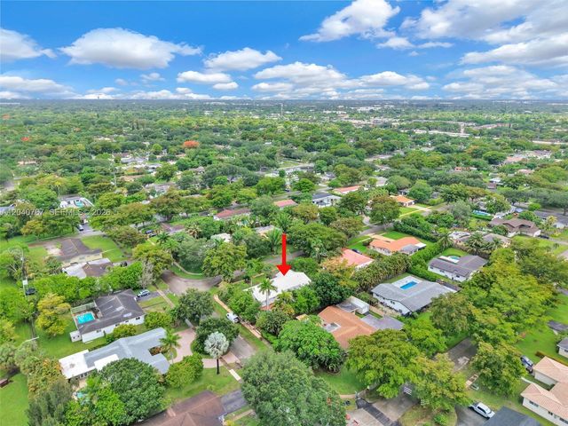 600 Petunia Dr, Plantation, FL 33317