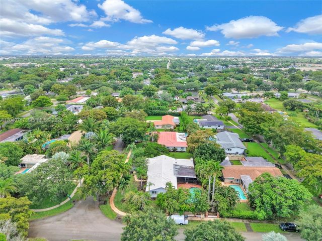 600 Petunia Dr, Plantation, FL 33317