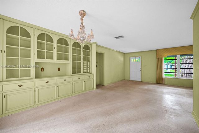 600 Petunia Dr, Plantation, FL 33317