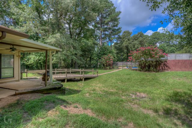 7410 Flatwood Drive, Greenwood, LA 71033