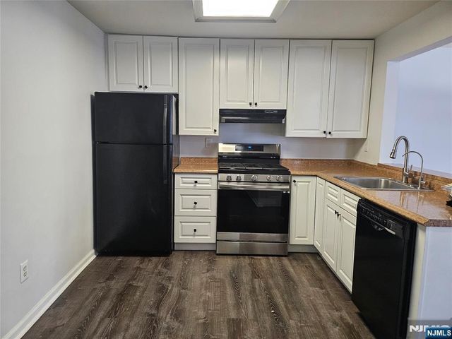 2 Markham Circle, Englewood, NJ 07631