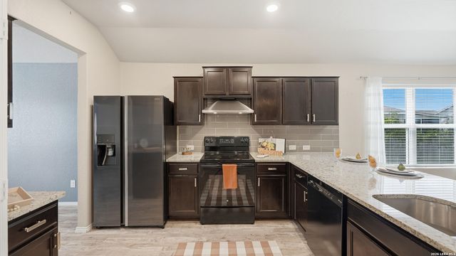 2422 MOSELLE LN, New Braunfels, TX 78130