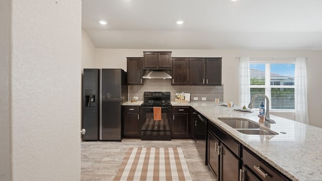 2422 MOSELLE LN, New Braunfels, TX 78130
