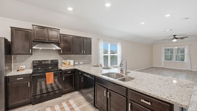 2422 MOSELLE LN, New Braunfels, TX 78130