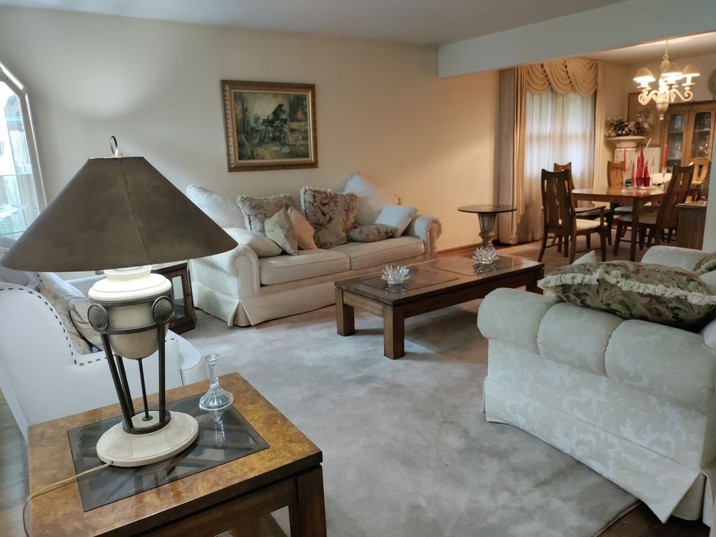 7801 Surrey Drive, Darien, IL 60561 — photo 2