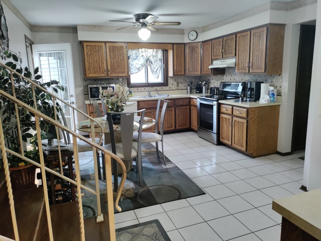 7801 Surrey Drive, Darien, IL 60561 — photo 4