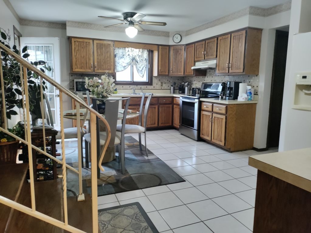 7801 Surrey Drive, Darien, IL 60561 — photo 5