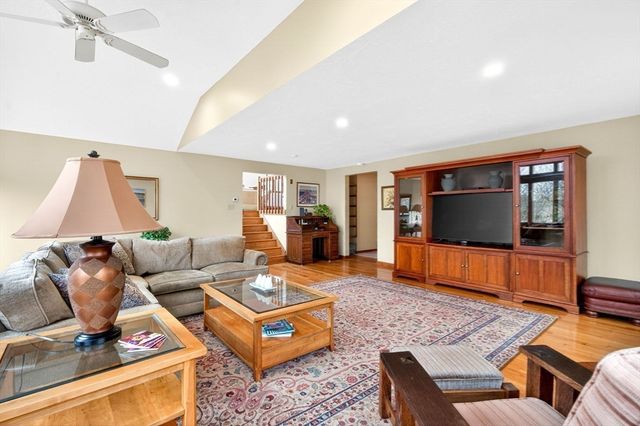 32 Howe Rd, Cohasset, MA 02025