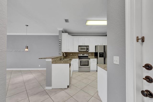 2590 Cordoba Bnd 2590, Weston, FL 33327