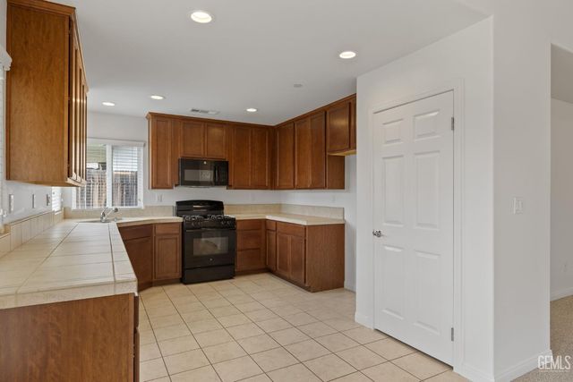 13507 Ashton Wood Court, Bakersfield, CA 93314