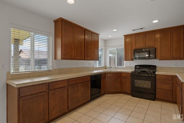 13507 Ashton Wood Court, Bakersfield, CA 93314