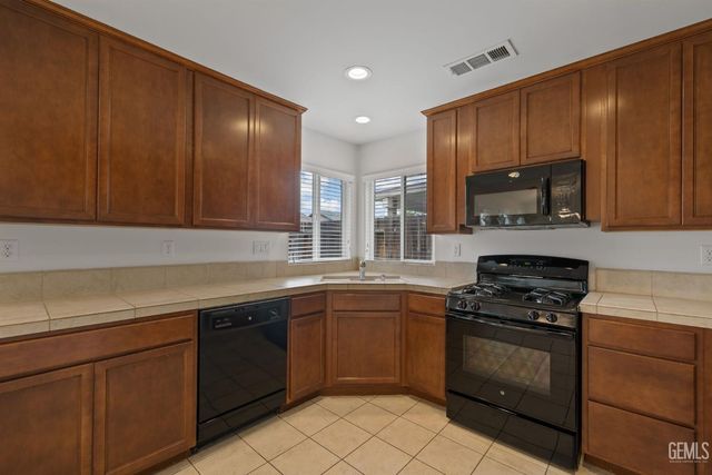 13507 Ashton Wood Court, Bakersfield, CA 93314