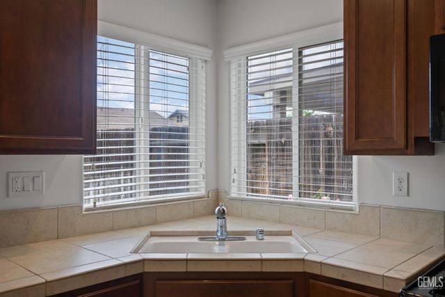 13507 Ashton Wood Court, Bakersfield, CA 93314