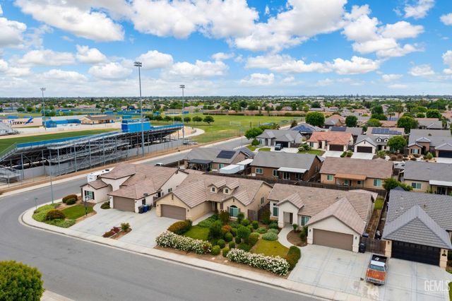 13507 Ashton Wood Court, Bakersfield, CA 93314