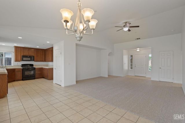 13507 Ashton Wood Court, Bakersfield, CA 93314