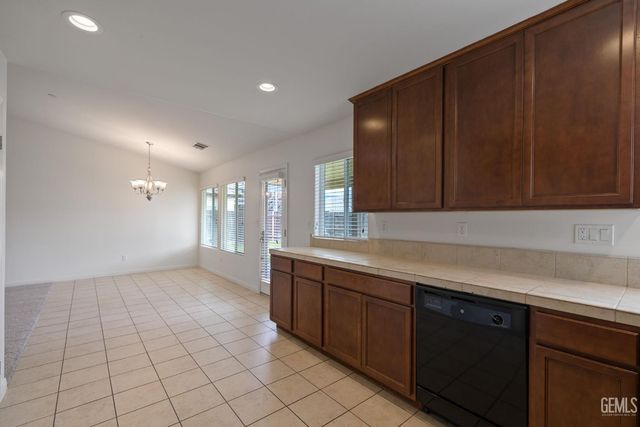 13507 Ashton Wood Court, Bakersfield, CA 93314