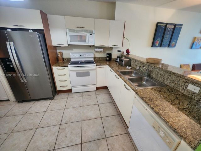 18100 N Bay Rd PH7, Sunny Isles Beach, FL 33160