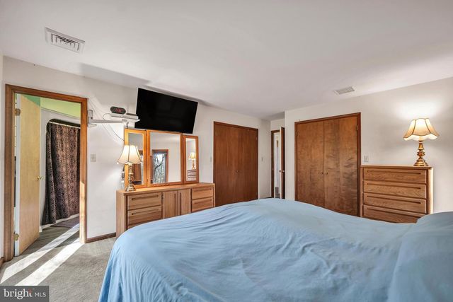 2028 N ROCKHILL RD, Sellersville, PA 18960