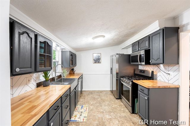 1605 Preston Avenue, Grand Rapids, MI 49504
