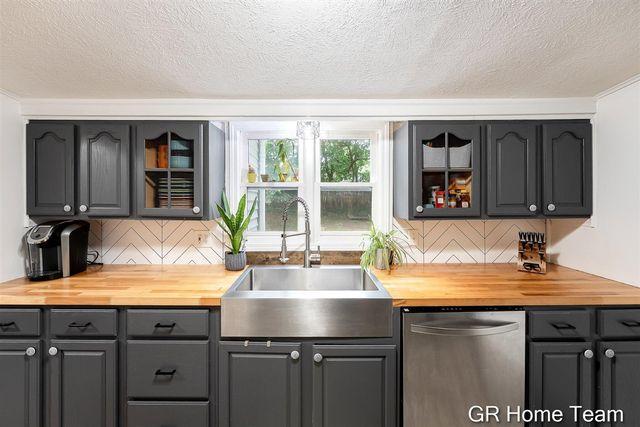 1605 Preston Avenue, Grand Rapids, MI 49504