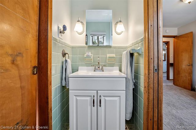 8224 N Evangeline Street, Dearborn Heights, MI 48127