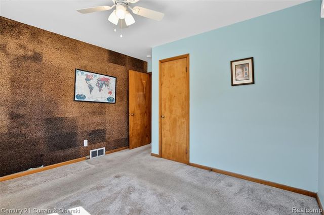 8224 N Evangeline Street, Dearborn Heights, MI 48127