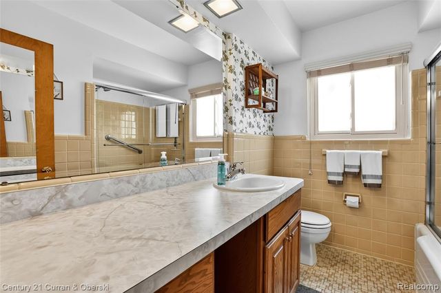 8224 N Evangeline Street, Dearborn Heights, MI 48127