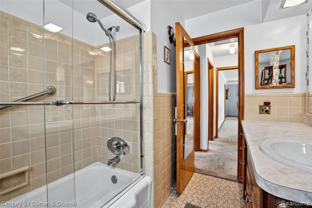 8224 N Evangeline Street, Dearborn Heights, MI 48127