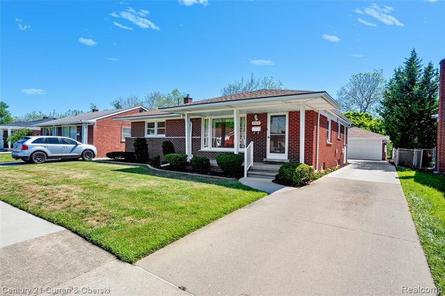 8224 N Evangeline Street, Dearborn Heights, MI 48127