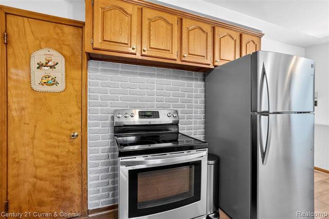 8224 N Evangeline Street, Dearborn Heights, MI 48127