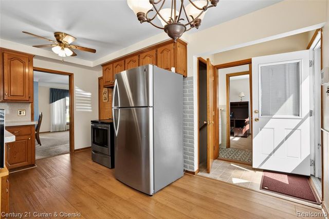 8224 N Evangeline Street, Dearborn Heights, MI 48127
