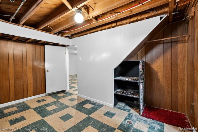 8224 N Evangeline Street, Dearborn Heights, MI 48127