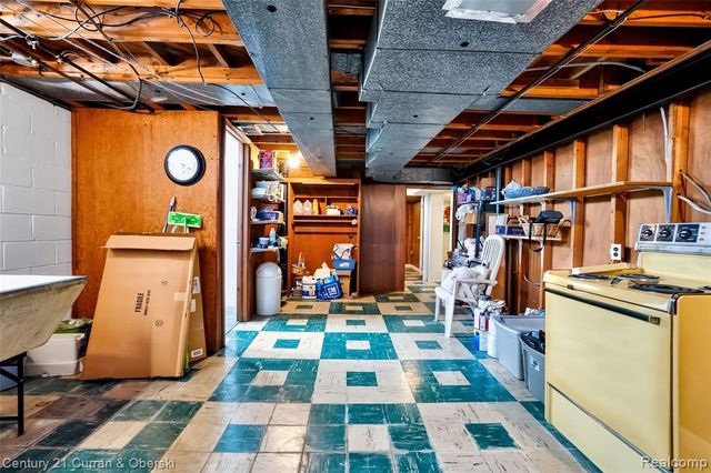 8224 N Evangeline Street, Dearborn Heights, MI 48127