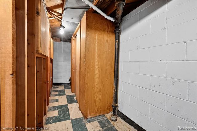8224 N Evangeline Street, Dearborn Heights, MI 48127