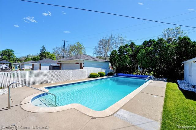 8224 N Evangeline Street, Dearborn Heights, MI 48127