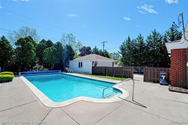 8224 N Evangeline Street, Dearborn Heights, MI 48127