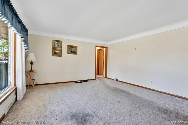 8224 N Evangeline Street, Dearborn Heights, MI 48127
