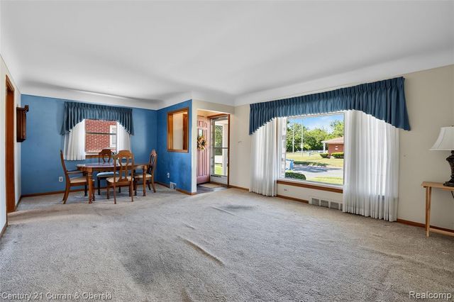8224 N Evangeline Street, Dearborn Heights, MI 48127