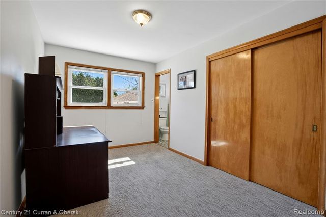 8224 N Evangeline Street, Dearborn Heights, MI 48127