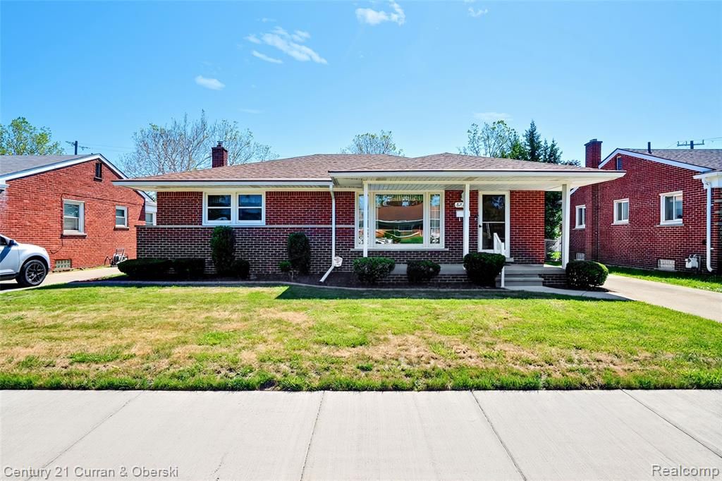8224 N Evangeline Street, Dearborn Heights, MI 48127