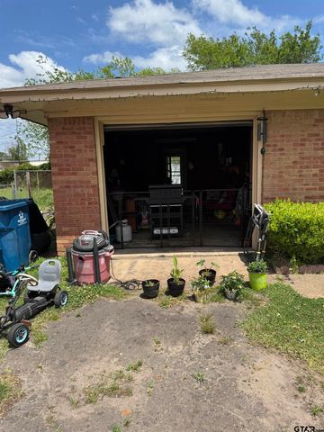 105 Tomie St, Quitman, TX 75783