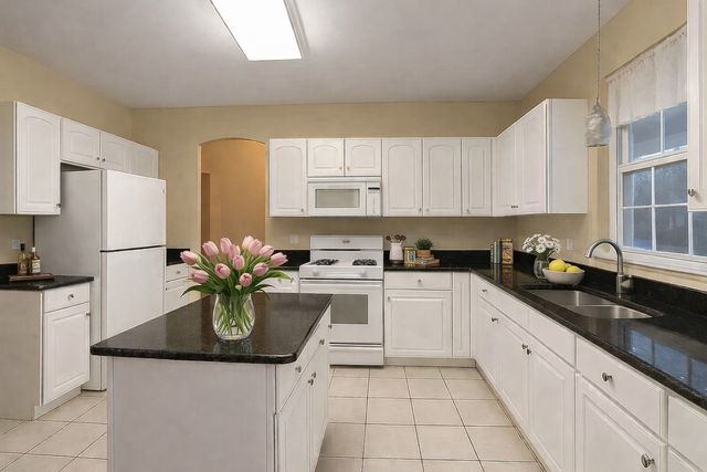 21546 Victory Lake Way, Crest Hill, IL 60403