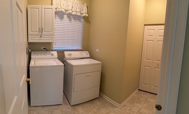 21546 Victory Lake Way, Crest Hill, IL 60403