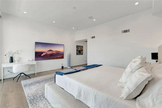 203 Indianapolis Avenue, Huntington Beach, CA 92648