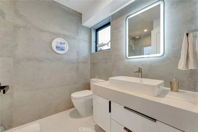 203 Indianapolis Avenue, Huntington Beach, CA 92648