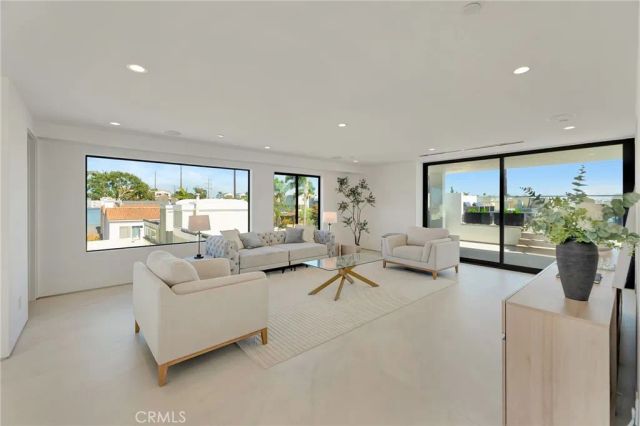203 Indianapolis Avenue, Huntington Beach, CA 92648