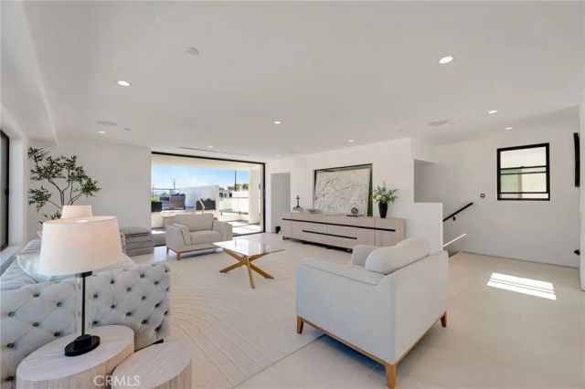 203 Indianapolis Avenue, Huntington Beach, CA 92648