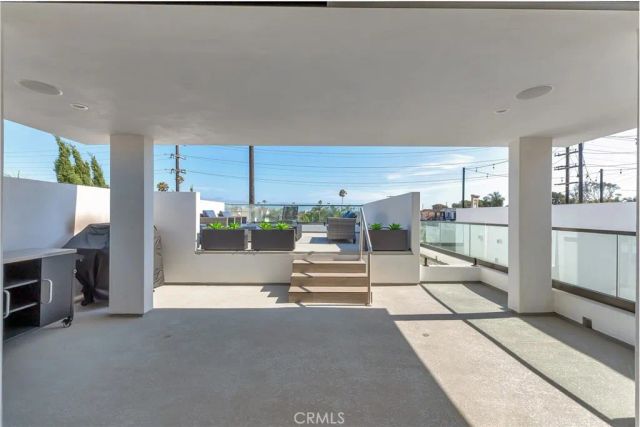 203 Indianapolis Avenue, Huntington Beach, CA 92648