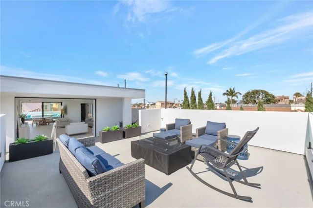 203 Indianapolis Avenue, Huntington Beach, CA 92648